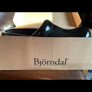 Brand new Björns black size 8